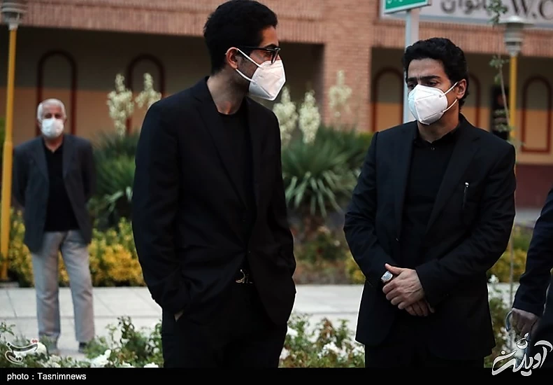 (تصاویر) همسر و فرزندان محمدرضا شجریان در مراسم وداع با پیکر استاد (تصاویر) همسر و فرزندان محمدرضا شجریان در مراسم وداع با پیکر استاد